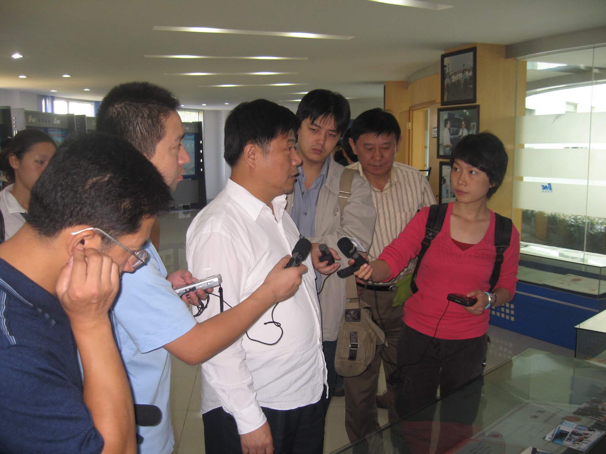六省电台记者采访我公司总经理徐克农